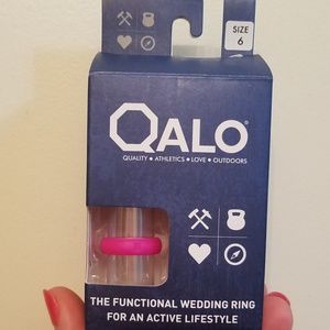 Qalo silicone wedding band